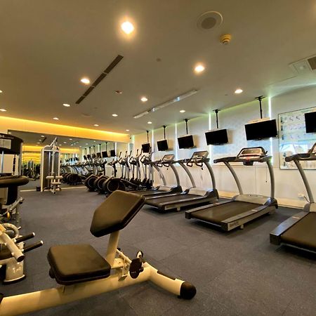 Evergreen Plaza Hotel - Тайнань Экстерьер фото The gym at the hotel