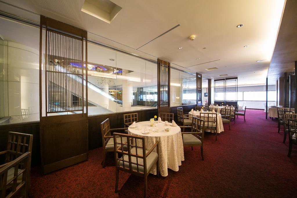 Evergreen Plaza Hotel - Тайнань Экстерьер фото The interior of the restaurant
