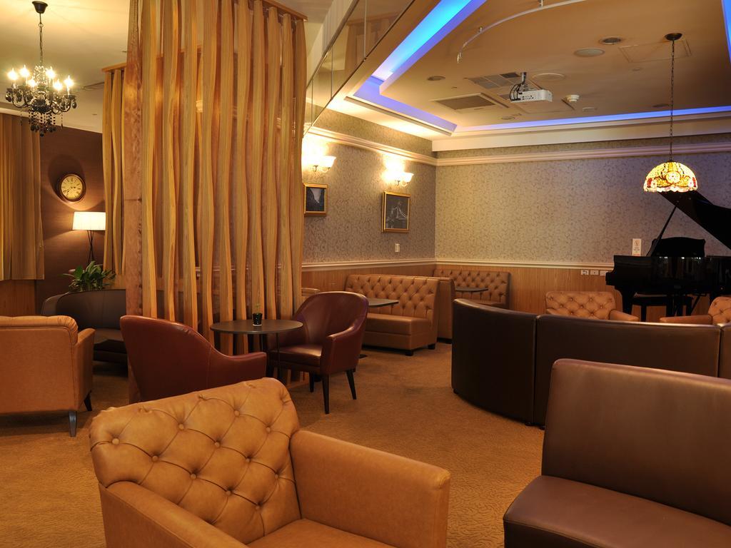 Evergreen Plaza Hotel - Тайнань Экстерьер фото The lounge at the airport