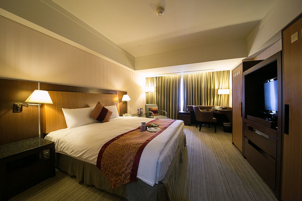 Evergreen Plaza Hotel - Тайнань Экстерьер фото Deluxe Room