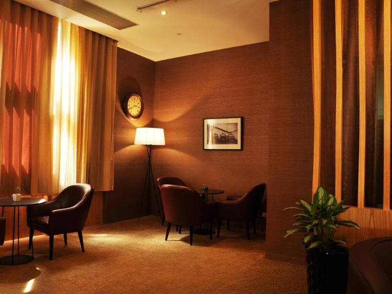Evergreen Plaza Hotel - Тайнань Экстерьер фото The lounge at the airport