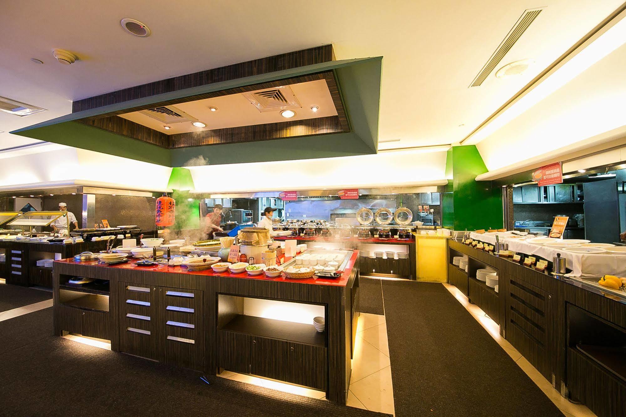 Evergreen Plaza Hotel - Тайнань Экстерьер фото A buffet restaurant in Singapore
