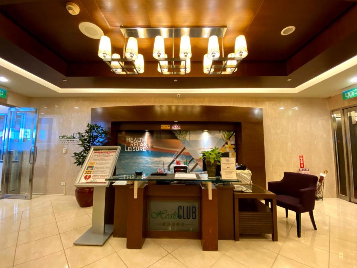 Evergreen Plaza Hotel - Тайнань Экстерьер фото Reception desk at the club